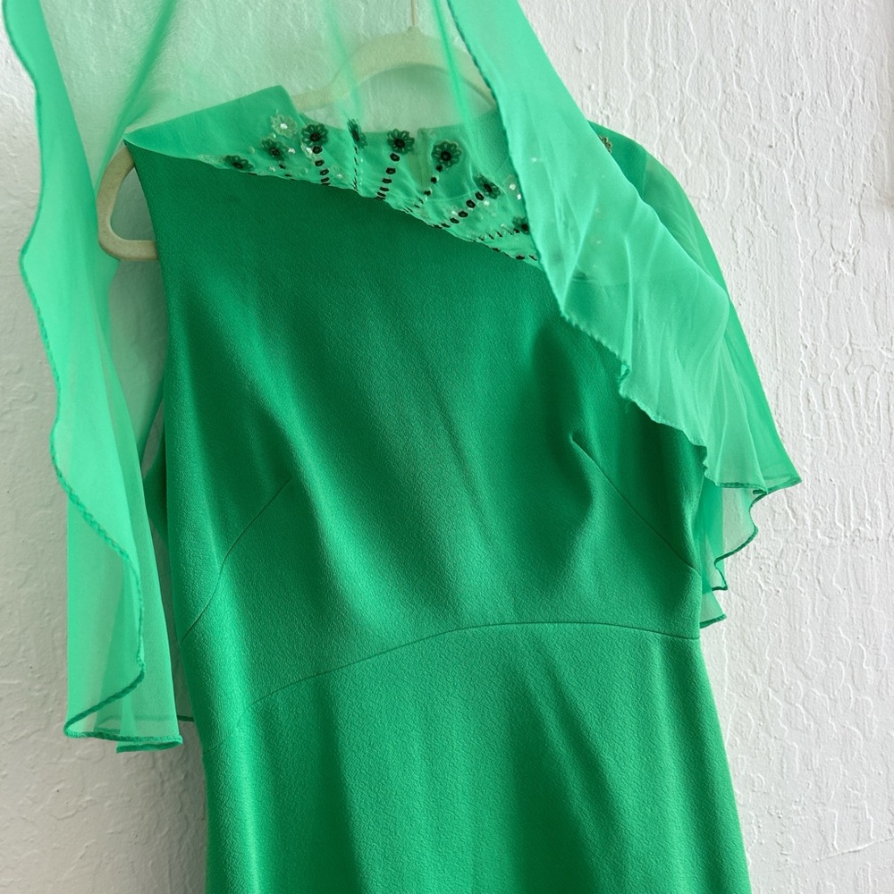 Vintage Green Cape Dress with Embellished Neckline - Picture 6 of 7